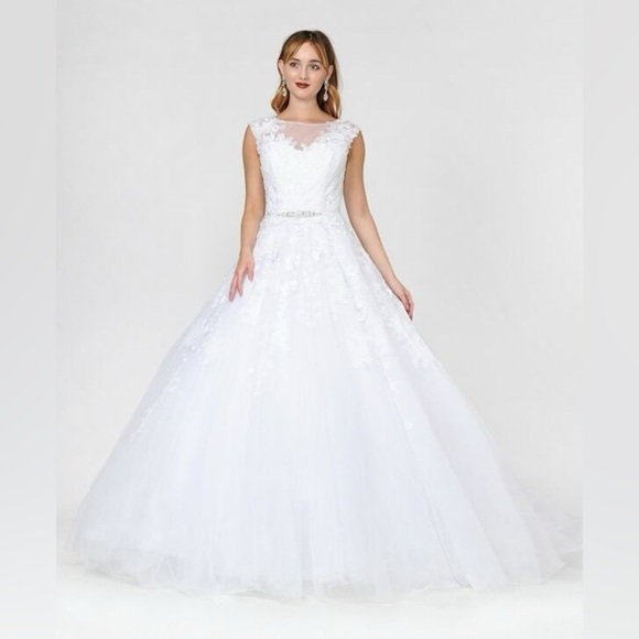 Sleeveless Ballgown Wedding Dress size 6 - Picture 1 of 7